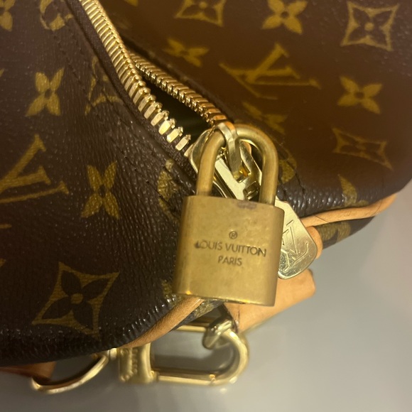 KEEPALL 45 LOUIS VUITTON
DUFFLE TRAVEL WEEKENDER BAG
CROSSBODY DUFFLE BAG/BOX - Picture 5 of 16